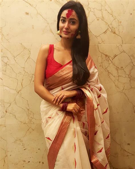 tridha choudhury hot saree